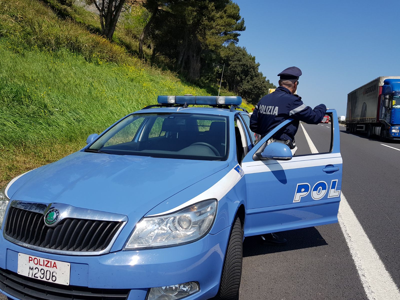 Panico in A14: moto contromano <br> in galleria, <br> la Polizia autostradale evita la strage