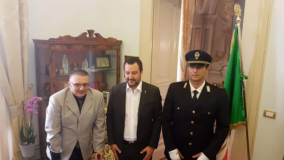 Salvini incontra il carabiniere <br> ferito dal nigeriano: <br> «Non guardo prima i profili social» <span> (Video) </span>