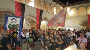 “Nati sotto una buona stella” <br> Porta Tufilla fa festa tutta la notte <br> (Video) “Nati sotto una buona stella” <br> Porta Tufilla fa festa tutta la notte <br> (Video)