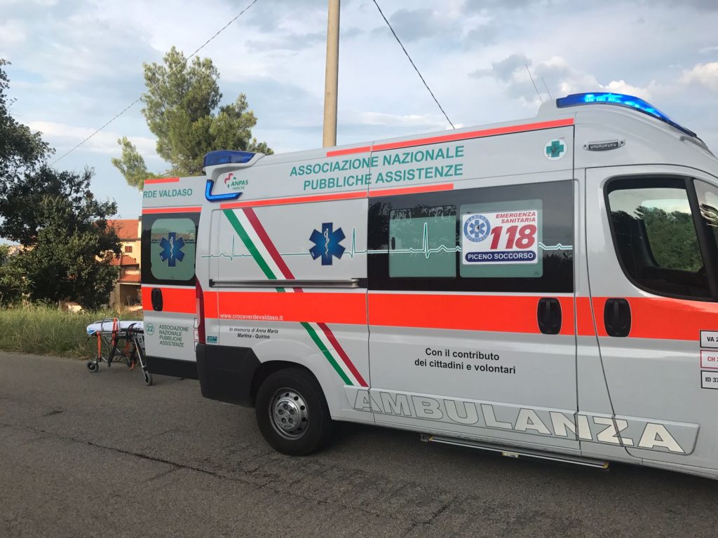 Scooter contro auto all’incrocio <br> 70enne trasportato all’ospedale