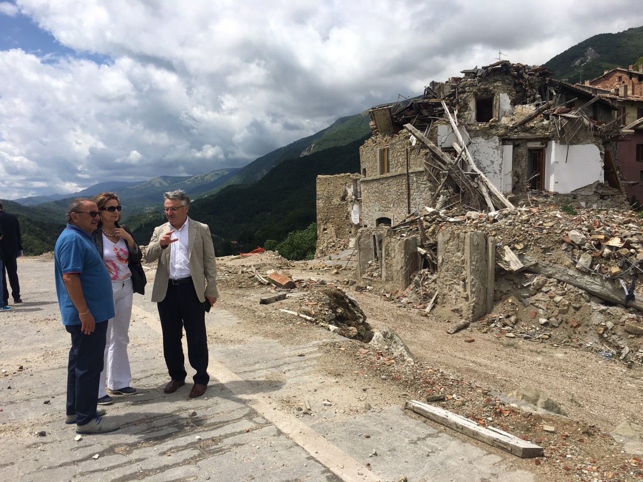 Delegazione della Ue in visita <br> nella zona rossa di Arquata