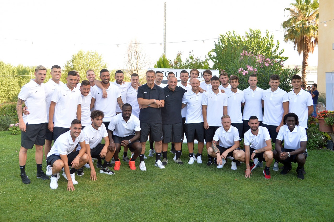 L’Ascoli Calcio si presenta <br> Raduno con sorrisi e primo acquisto <br> <span>  (Le Foto)