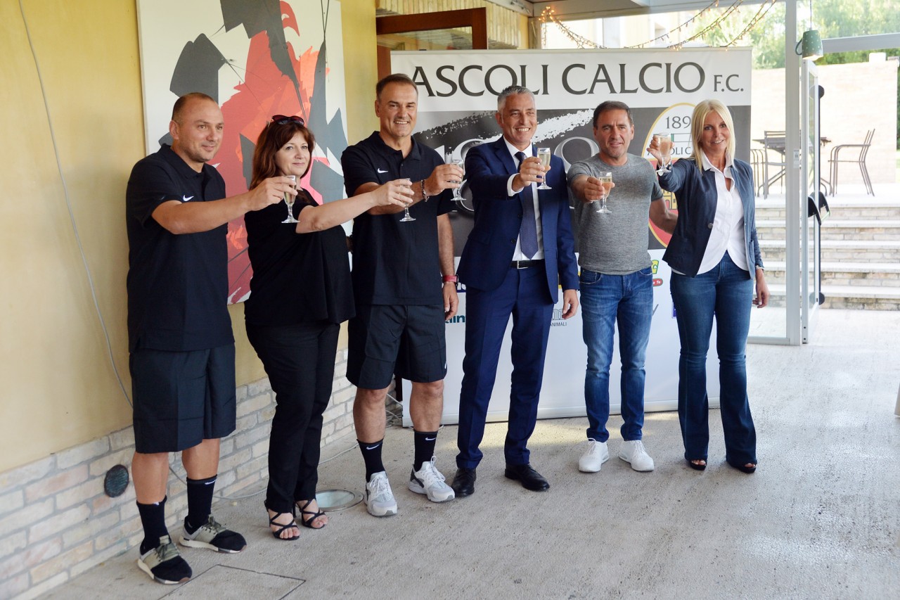 Caos no stop in Serie B <br> L’Assocalciatori: «Scioperiamo!» <br> Le società escluse chiederanno i danni