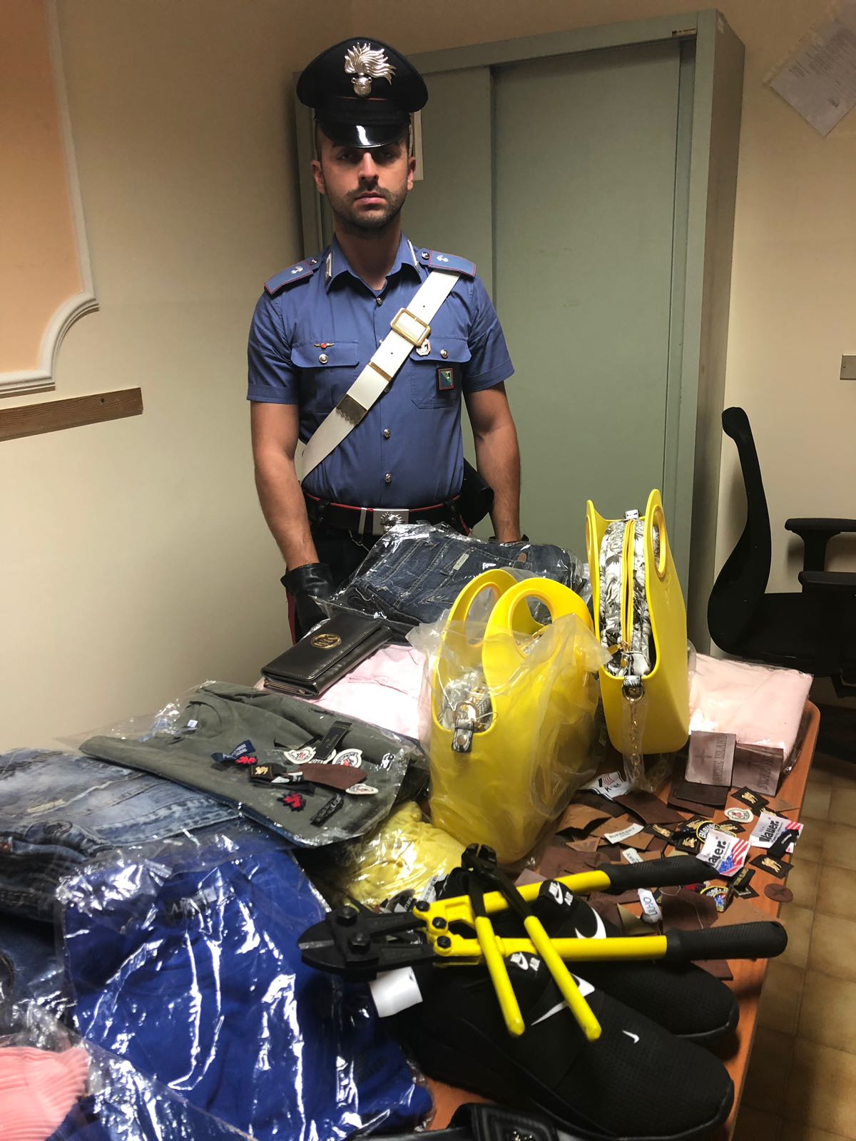 Droga, merce taroccata e armi : <br> un arresto e due denunce <br> Funziona la rete dei Carabinieri