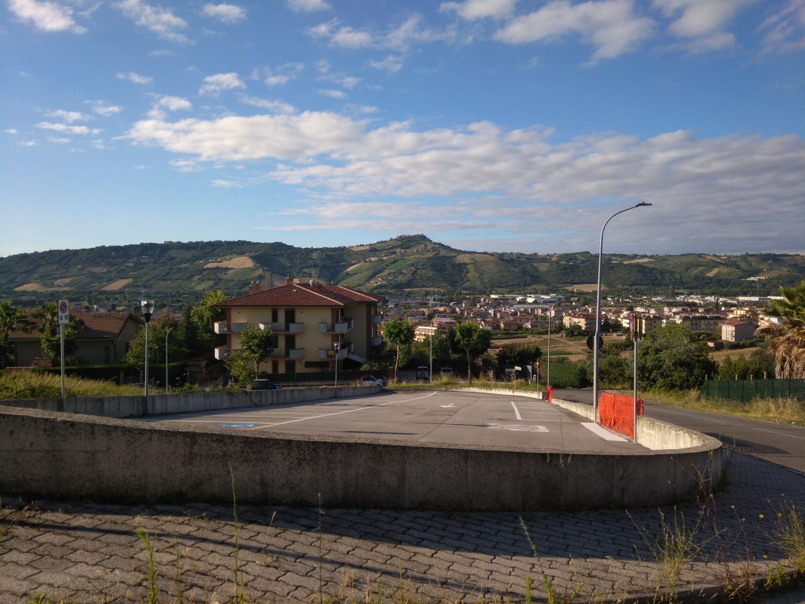 Il parcheggio è completato, <br> ma resta chiuso