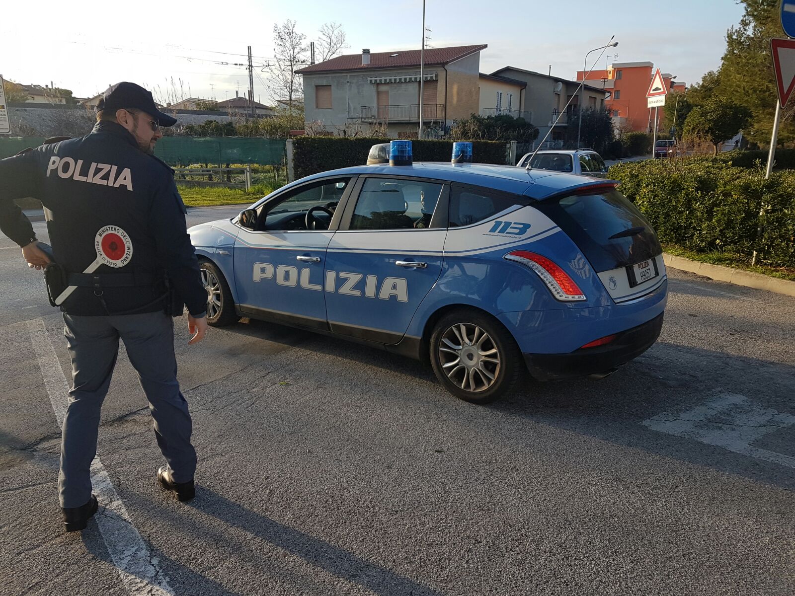 Siringa in mano si fa consegnare <br> l’incasso della tabaccheria e scappa