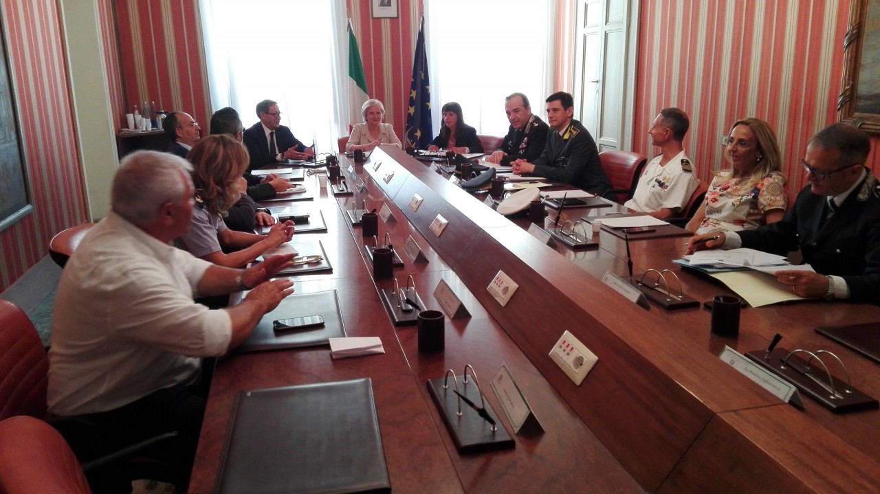 Contraffazione e abusivismo, <br> un summit in Prefettura <br> per tutelare le spiagge
