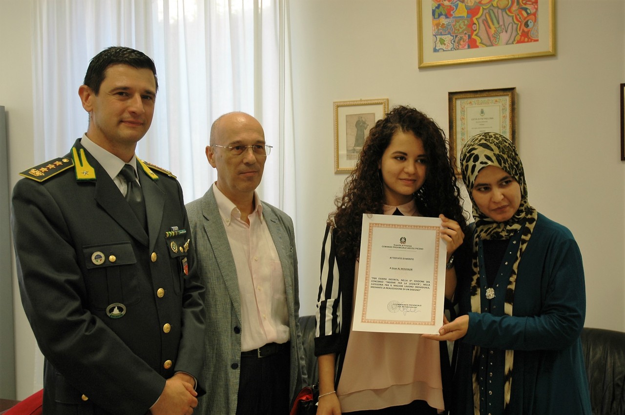 “Insieme per la legalità” <br> alla 18enne Iman Al Mouhajir <br> il premio della Guardia di Finanza <br>