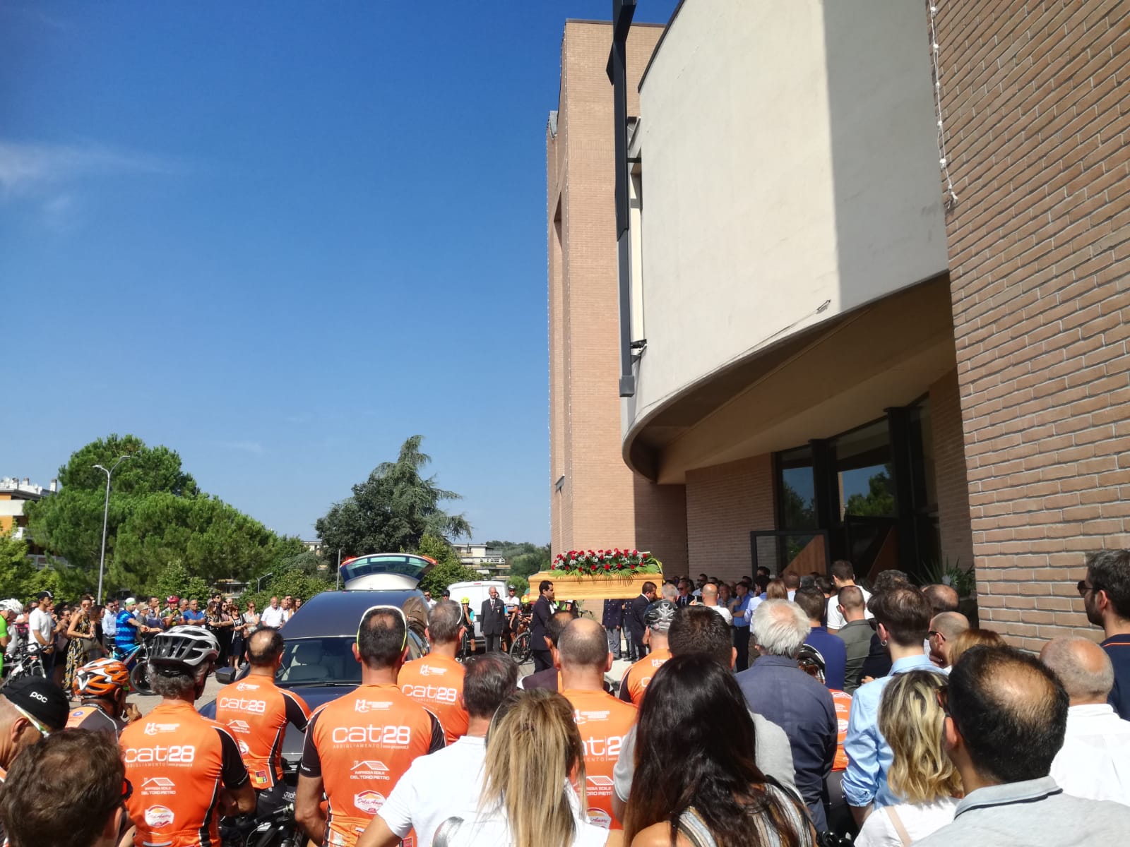 «Grazie Osvaldo, sei stato prezioso» <br> Il triste addio all’avvocato-ciclista