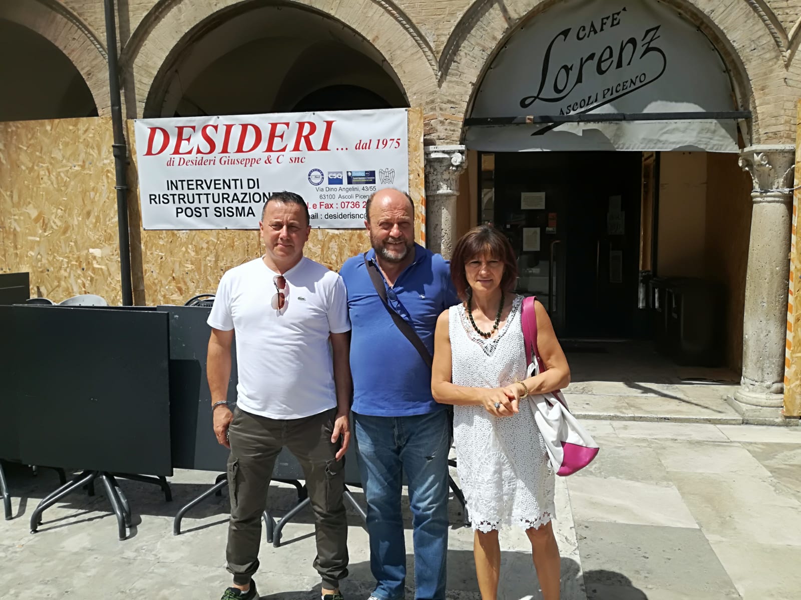 Lorenz Cafè, titolari disperati: <br> «Fateci riaprire, basta una firma»