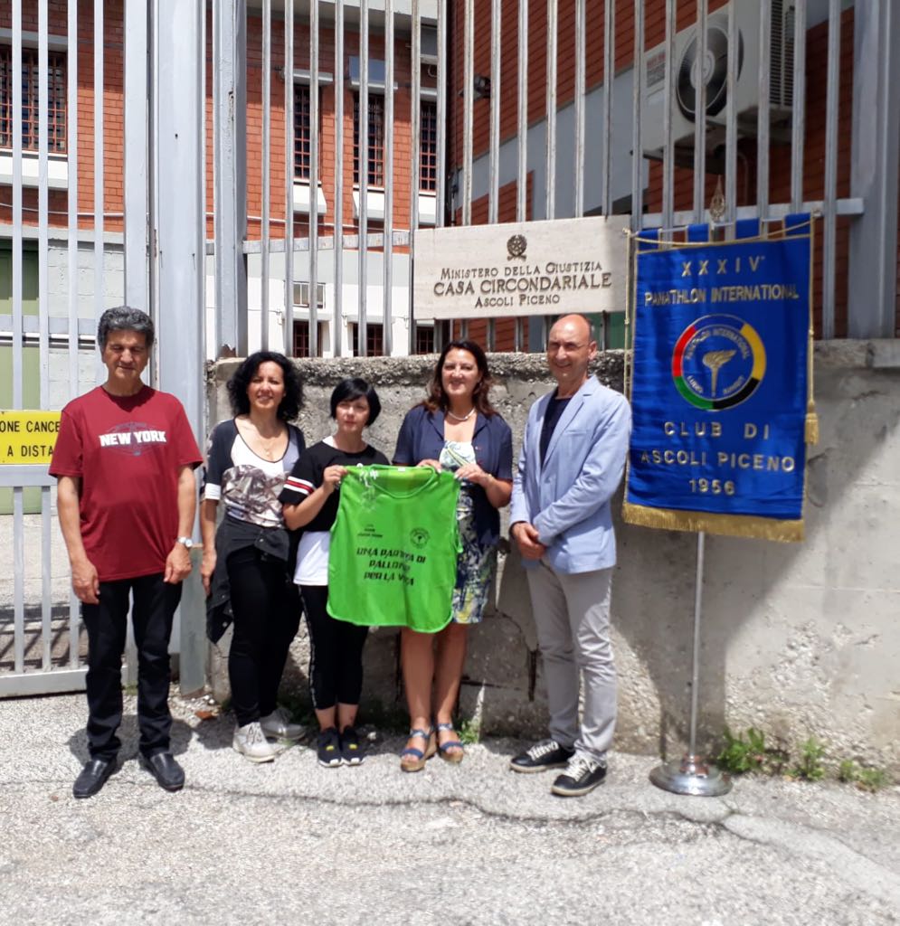 La partita di calcio in carcere: <br> divertimento, gol e fair play