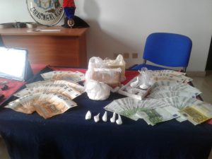 Oltre mezzo chilo di cocaina, <br> arrestata una coppia: <br> lei incinta, lui benzinaio