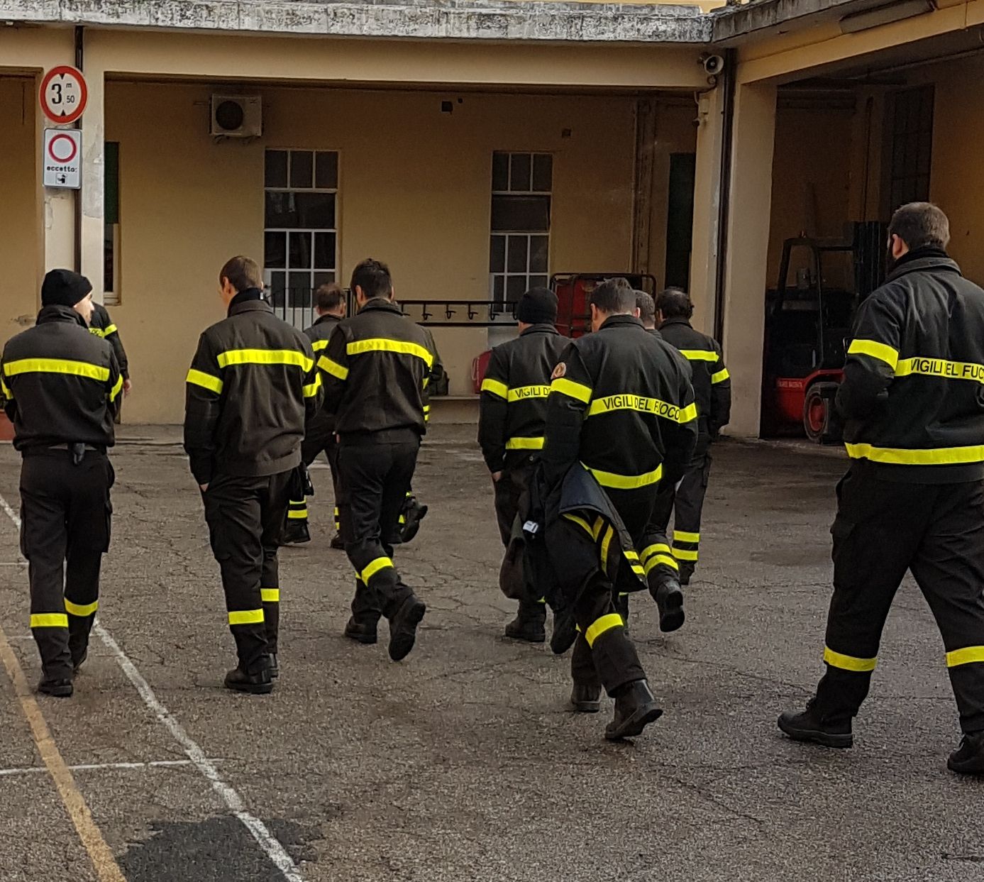 Vigili del fuoco, <br> l’appello dei funzionari: <br> «Si rispetti la nostra dignità»
