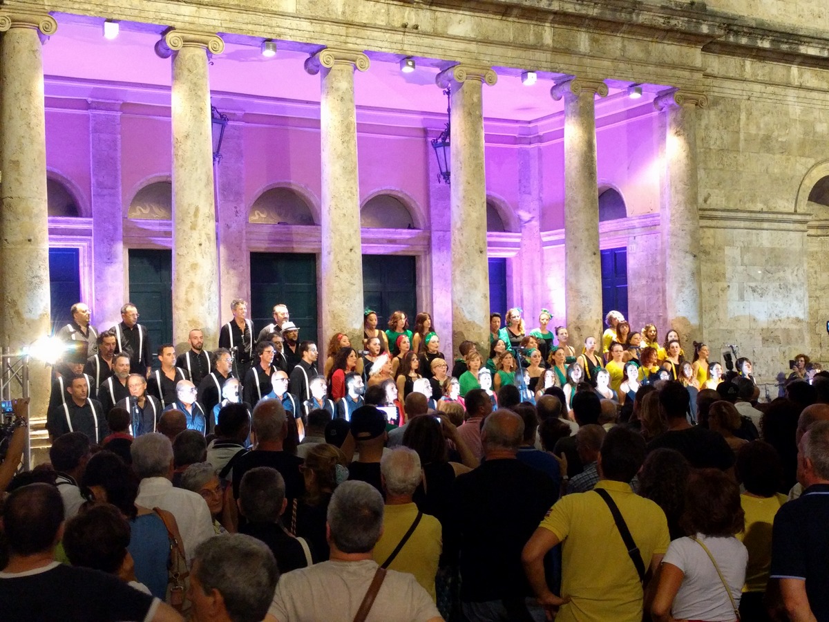 Artigianarte fa il pieno <br> con il “Piceno Pop Chorus” <br> <span> (Le foto)