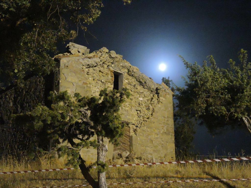 “E uscimmo a riveder le stelle”: <br> tutti con il naso all’insù <br> alla chiesa di Polverina