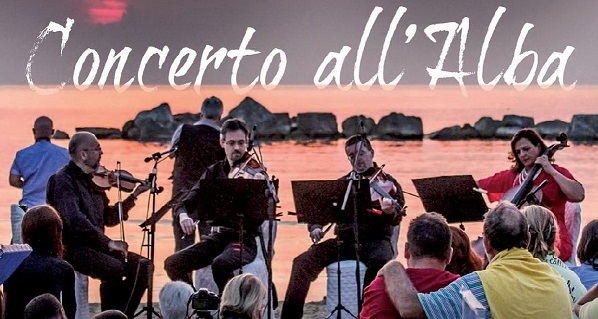 Musica all’alba in spiaggia, <br> poi sotto i riflettori al Paese Alto