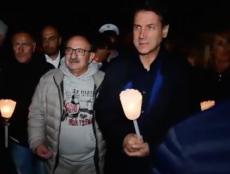 Sisma, il giorno del ricordo <br> Conte: «Qui per garantire impegno» <br> Ora ripartire subito