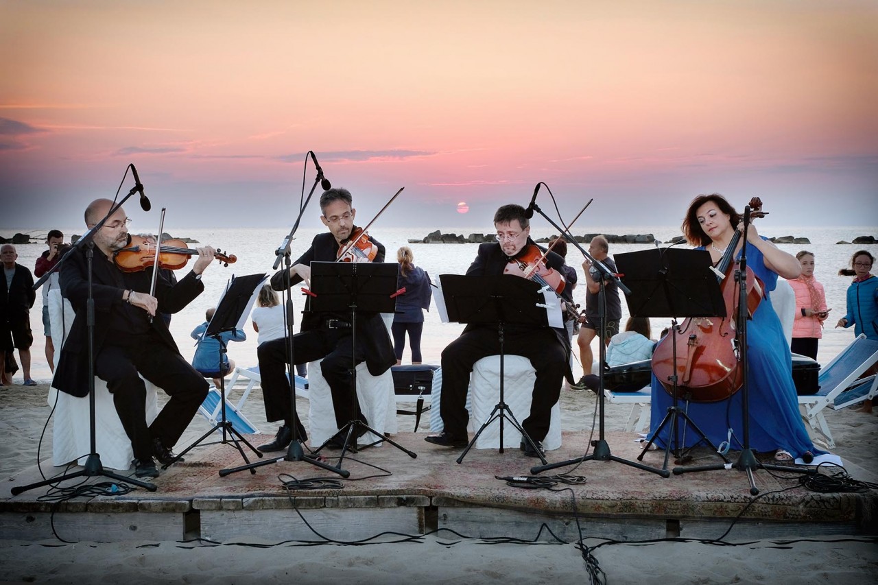 Musica classica, c'è l'Istituzione Antonio Vivaldi in spiaggia e al Paese  Alto