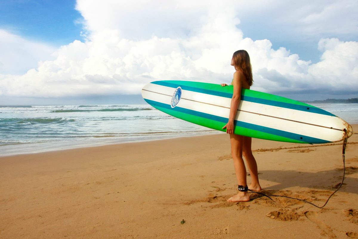 Si ribalta con il surf <br> e si ferisce con la tavola: <br> 27enne finisce all’ospedale