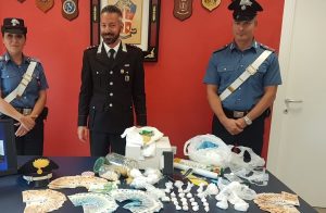 Colpo dei Carabinieri allo spaccio, <br> sequestrato un chilo di coca: <br> tre albanesi in manette <br> <span> (Foto e Video)