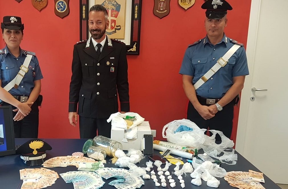 Colpo dei Carabinieri allo spaccio, <br> sequestrato un chilo di coca: <br> tre albanesi in manette <br> <span> (Foto e Video)