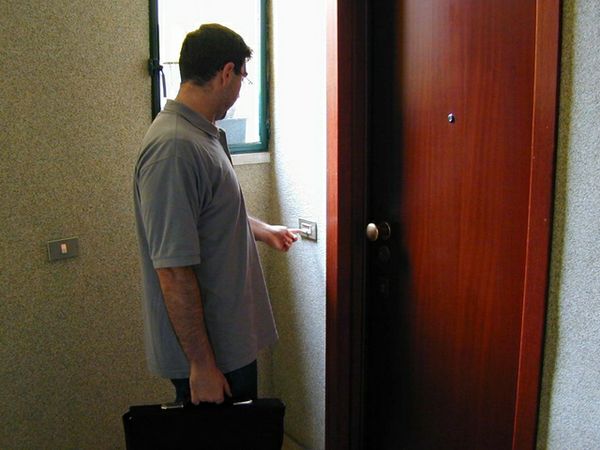 Si spaccia per avvocato <br> e deruba un’anziana