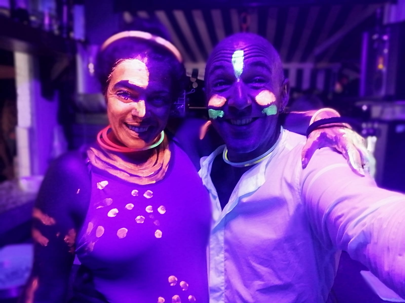 Fluo Party all’Excelsior: <br> musica, colori e allegria <br> hanno salutato l’estate (Foto)