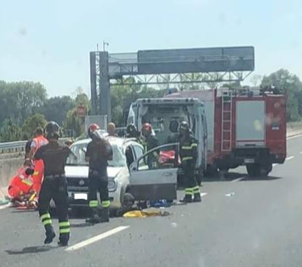 Grave incidente in A14, <br> feriti mamma, nonno e 2 bimbe