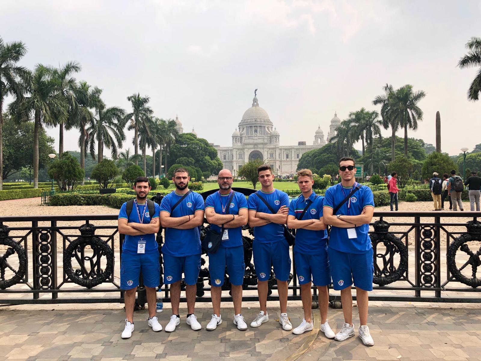Cinque sbandieratori ascolani <br> protagonisti in India <br> per una settimana