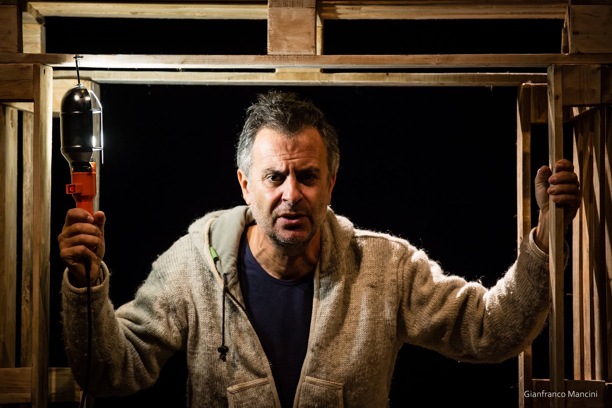 A Milano le storie del sisma <br> Felicetti in scena con “La terra tremano”