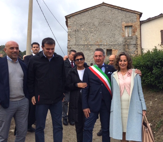 La promessa del ministro Centinaio <br> agli agricoltori terremotati: <br> «Lo Stato sarà al vostro fianco»