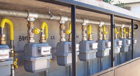 Senza gas in casa, <br> sballottato al telefono