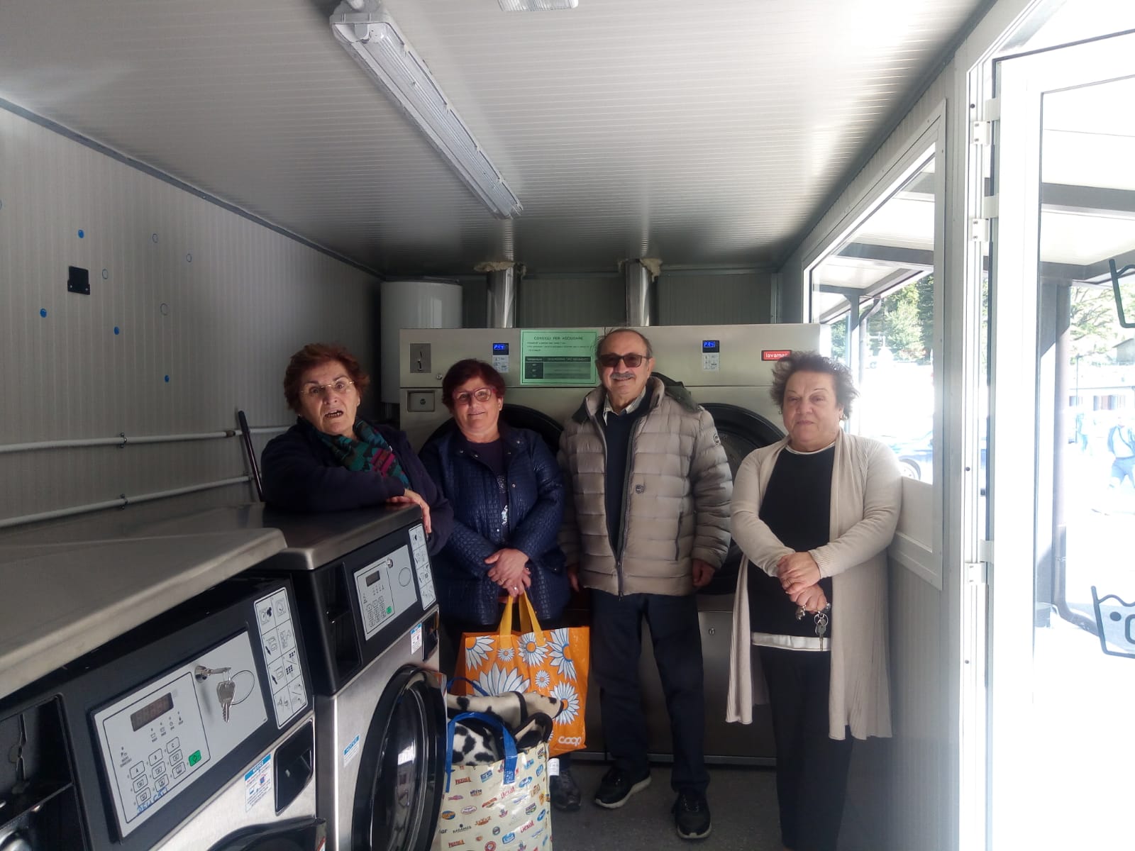 Montefiore dona ad Arquata <br> la lavanderia automatica Montefiore dona ad Arquata <br> la lavanderia automatica