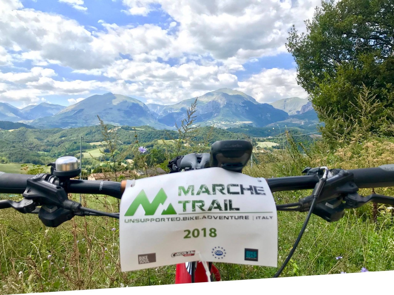 Dal Conero alla Riviera delle Palme <br> passando per i Monti Sibillini: <br> una regione vista dalla bicicletta