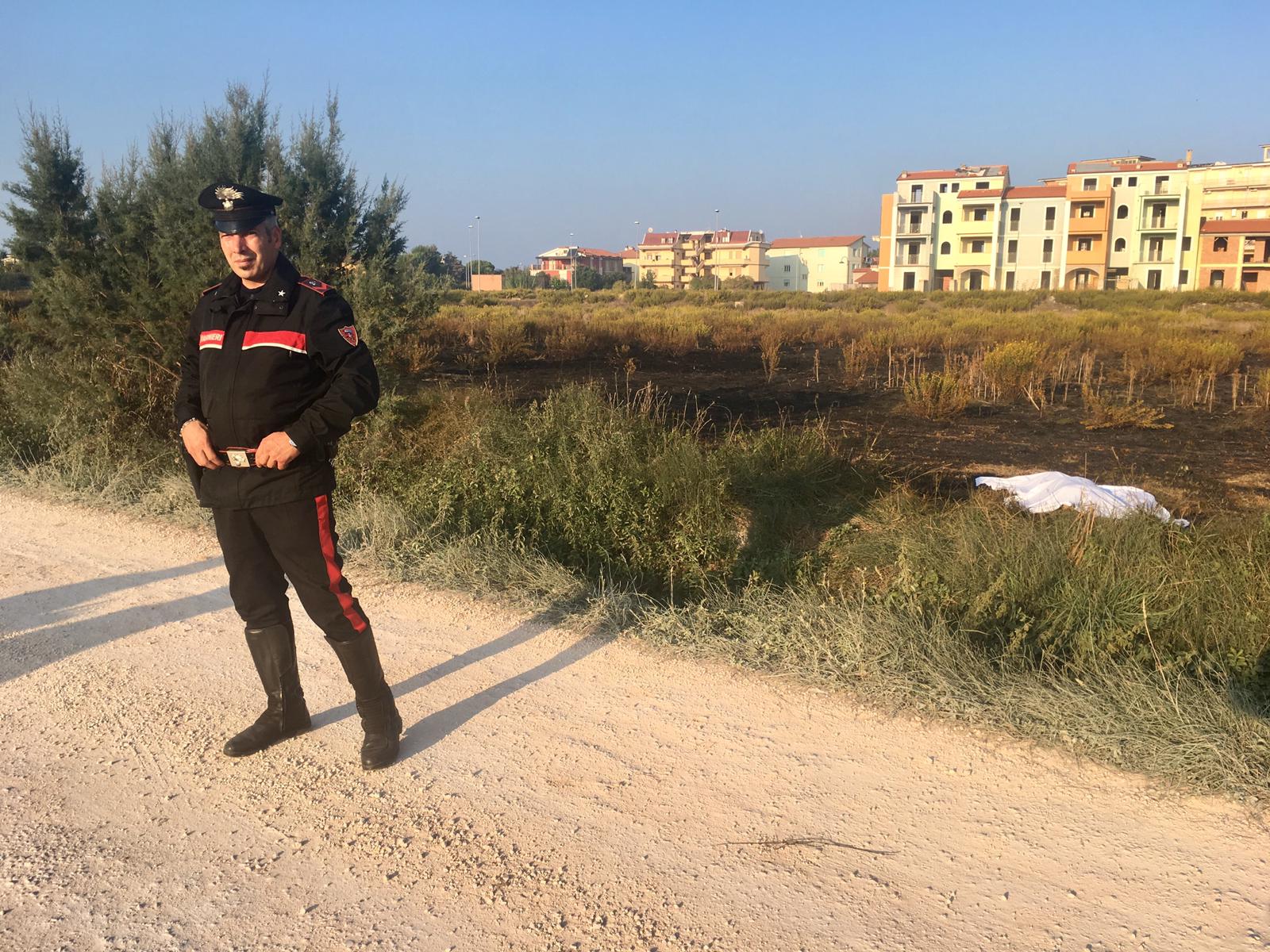 Cerca di spegnere un incendio, <br> muore avvolto dalle fiamme