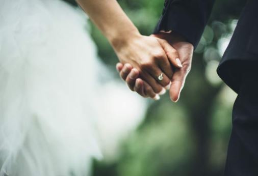 Derubato dalla promessa sposa: <br> senza soldi, cellulare e valigia <br> a 1.500 chilometri da casa