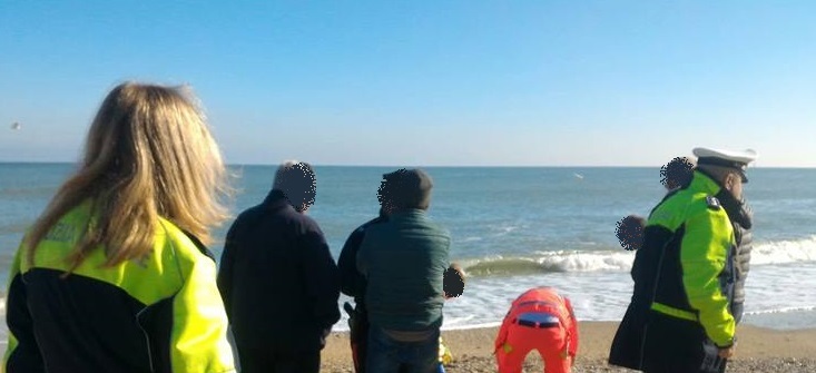 Trovato morto in riva al mare, <br> l’sos lanciato da alcuni passanti