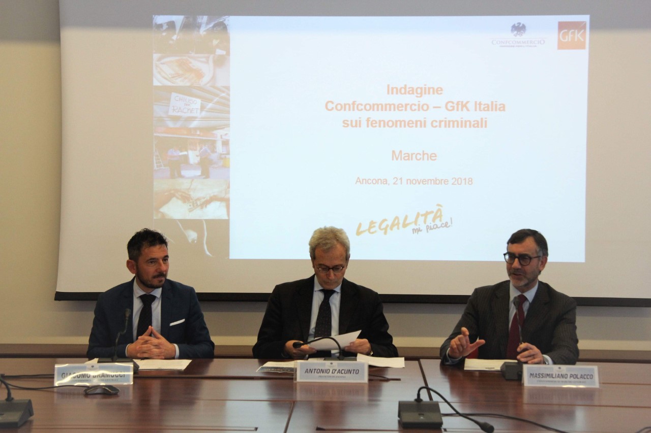 Abusivismo, furti e contraffazione <br> Aumenta la microcriminalità