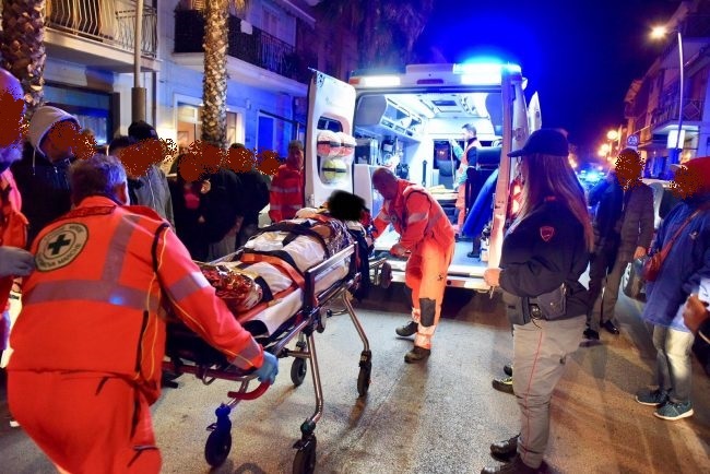 Getta acido e accoltella una donna, <br> choc nel centro di Civitanova