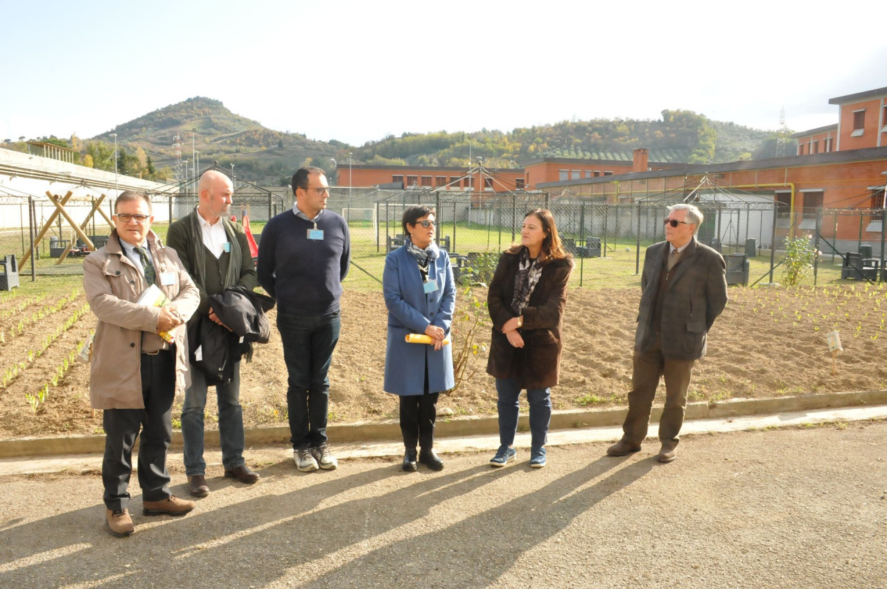 Carcere, i detenuti diventano agricoltori: <br> inaugurato l’orto sociale