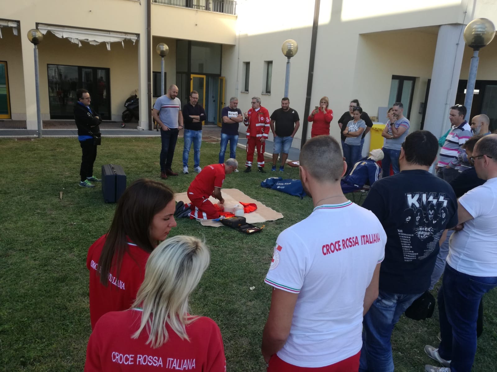 Carabinieri e 235° Reggimento Piceno <br> a scuola di rianimazione <br> con la Croce Rossa
