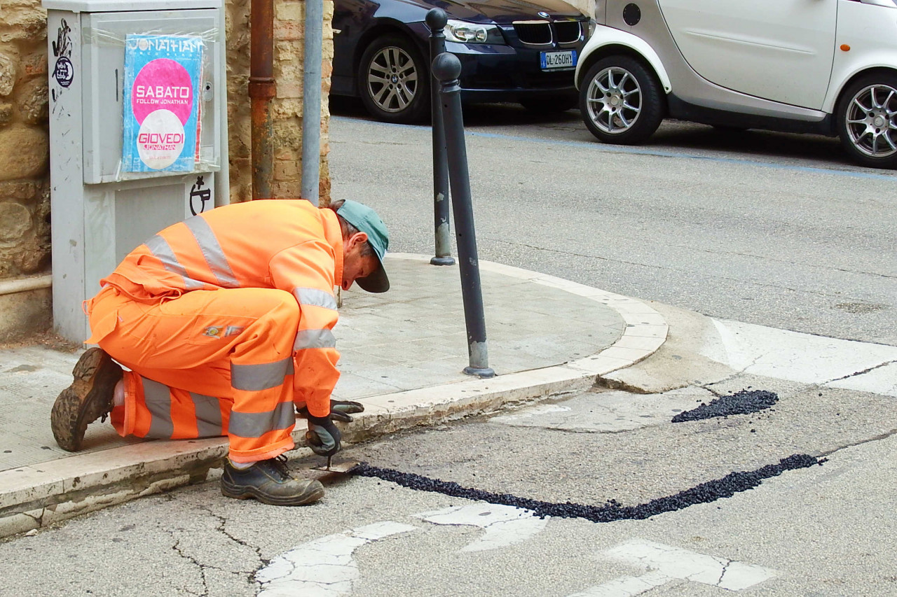 Manutenzione e decoro urbano, <br> scoppia la bagarre politica