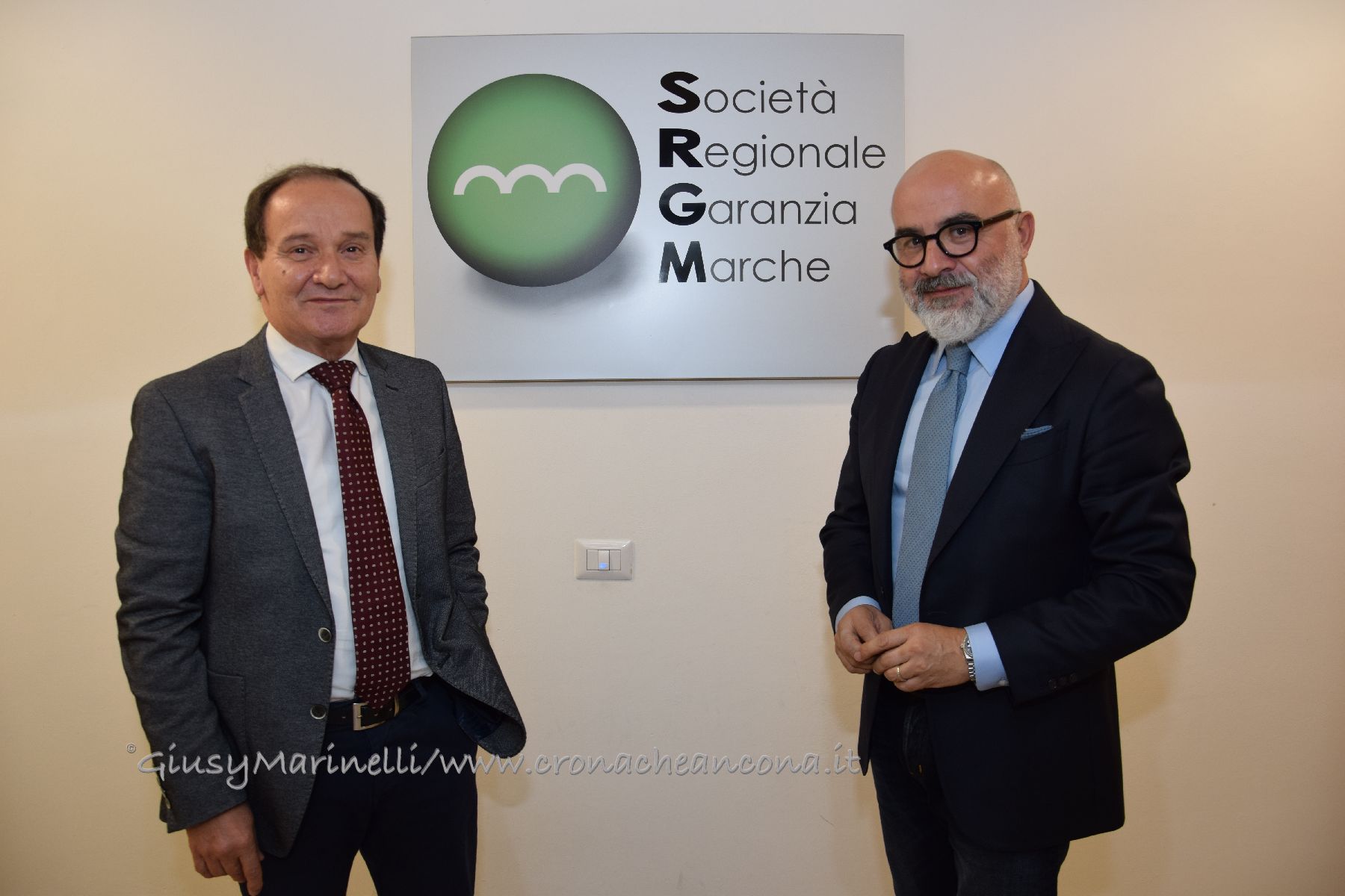Società regionale di garanzia Marche <br> al fianco delle imprese <br> per un accesso più facile al credito