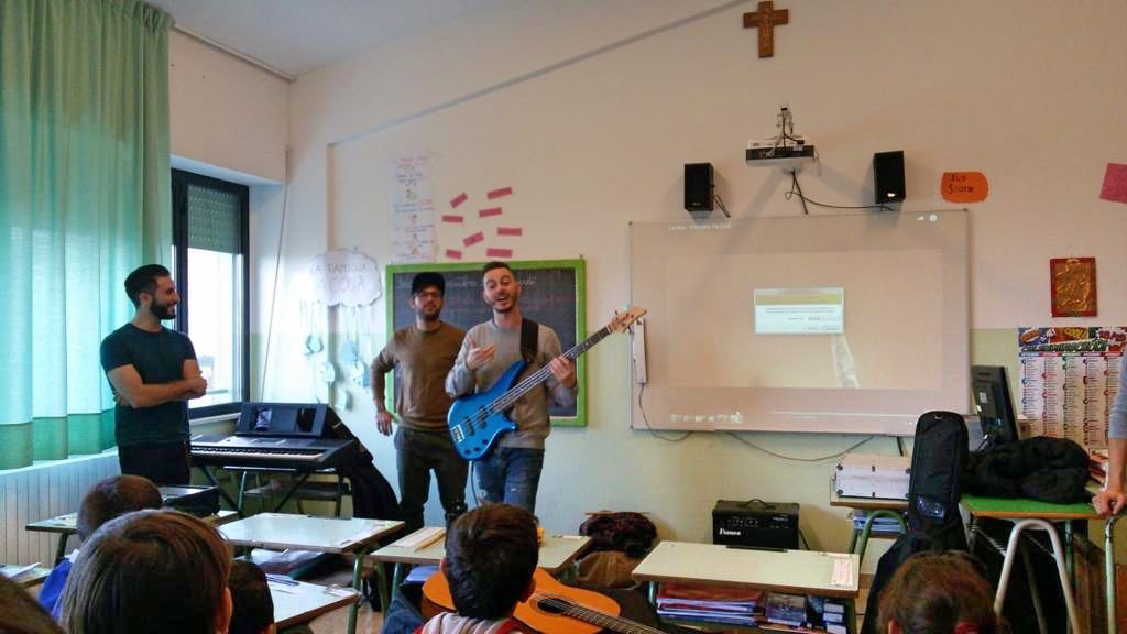 Musica nelle scuole del cratere <br> La promessa (mantenuta) dei La Rua <br> <span> (Foto e video) </span>
