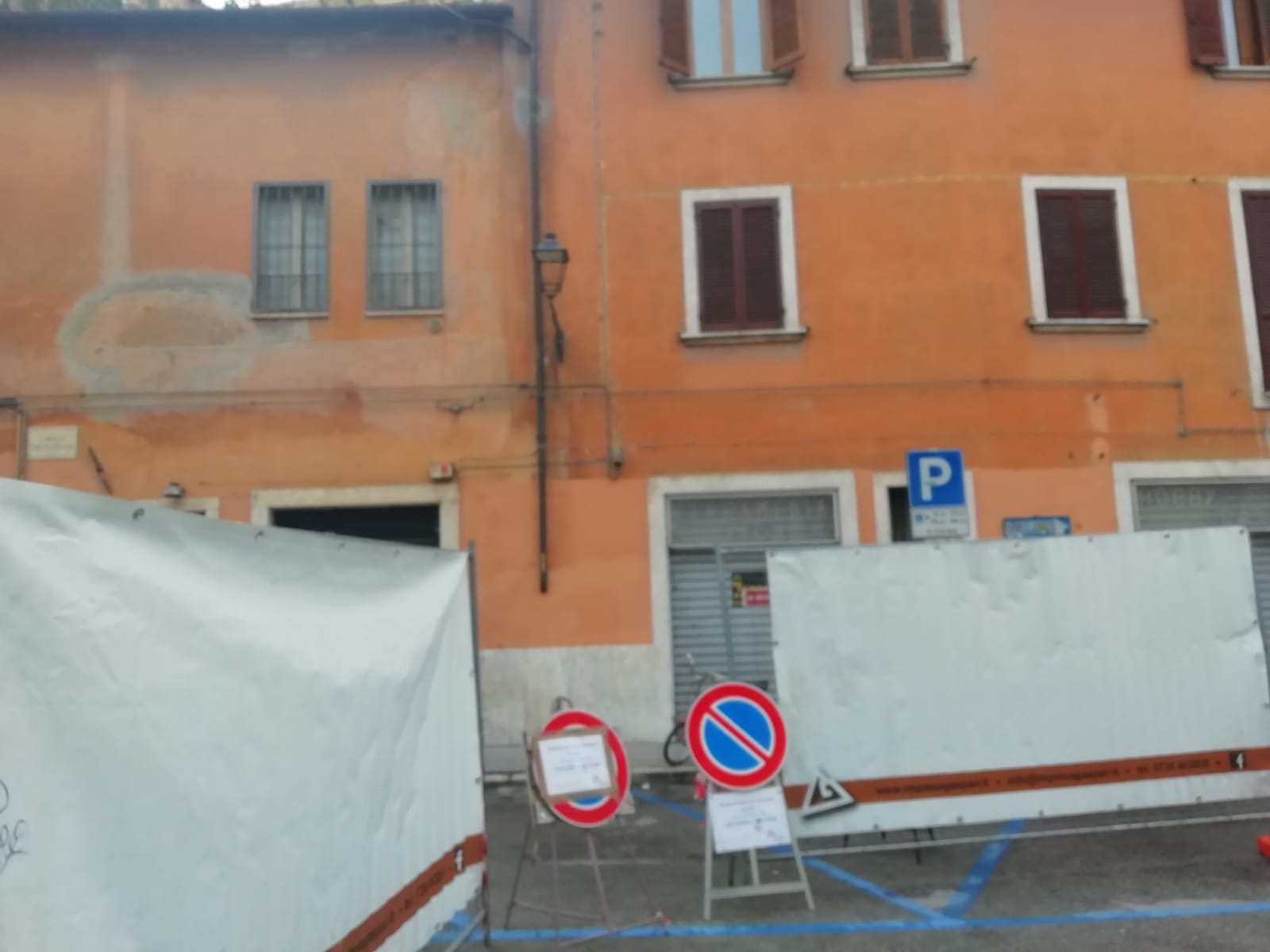 Gli “Angeli del bello” fanno risorgere <br> anche Largo dei Parisani