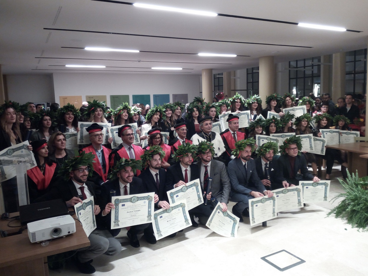 Infermieristica, 35 nuovi laureati <br> Longhi, rettore della Politecnica: <br> «Auguri di buon volo a tutti»