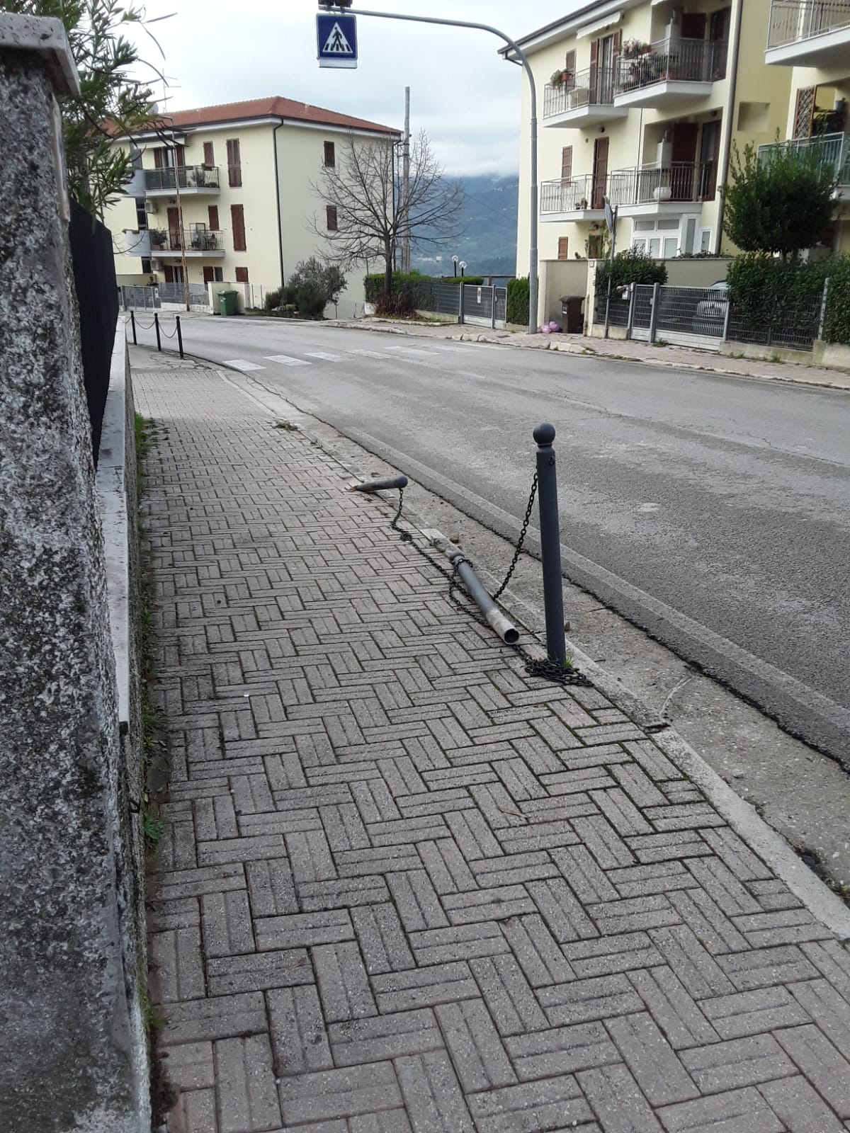 Normale strada o pista da corsa? <br> Il dilemma da anni assale <br> i residenti di Poggio di Bretta