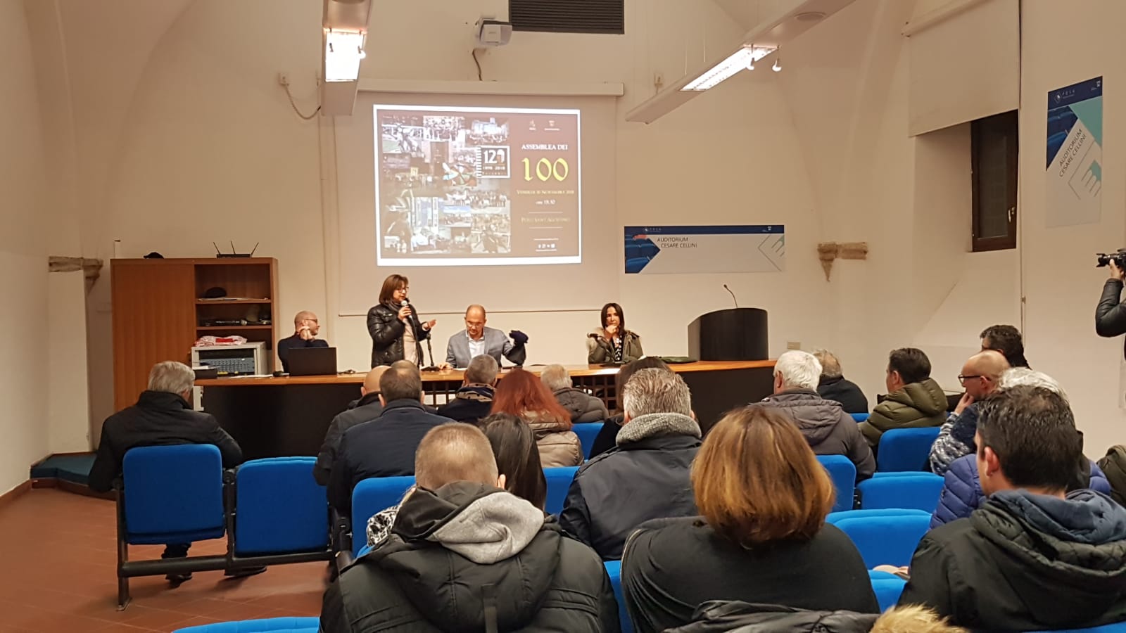 All’Assemblea dei 100 <br> tiene banco <br> il regolamento elettorale