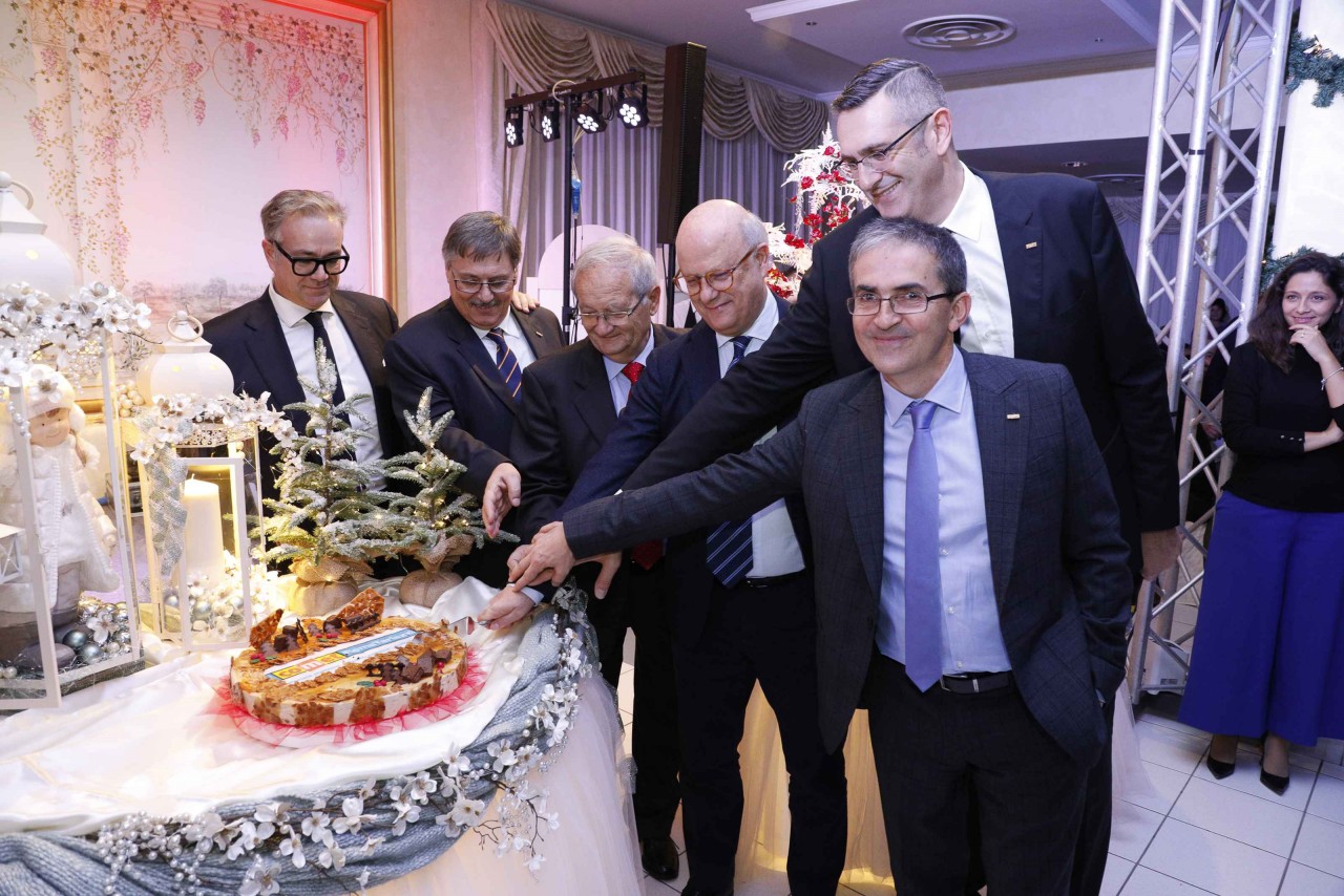 Un Natale da 152 milioni, <br> RemaTarlazzi festeggia con lo staff