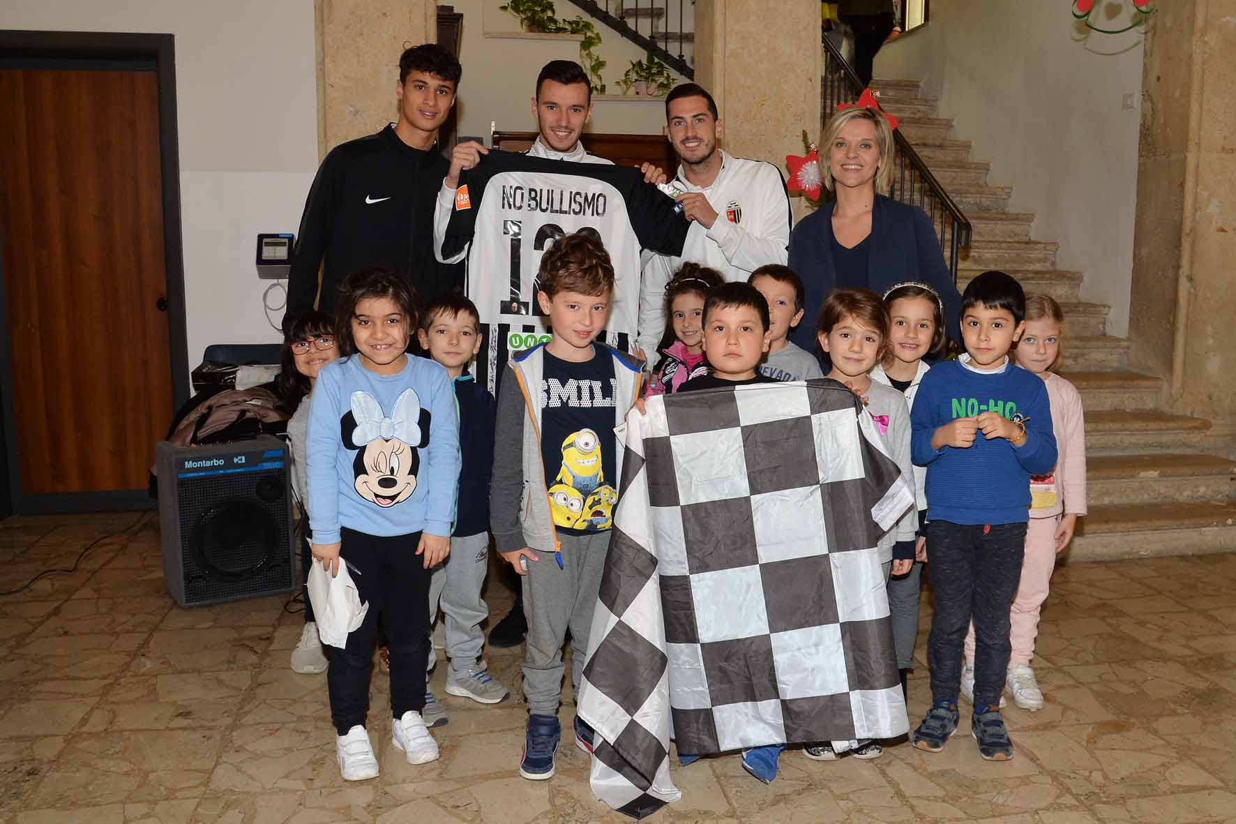Partita in famiglia senza Laverone <br> Tosti a scuola invita i piccoli allo stadio
